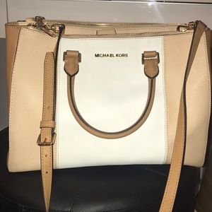 MICHAEL KORS TOTE. GREAT CONDITION!!